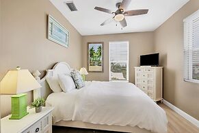 Aqua Vista 4 Bedroom Home by RedAwning