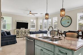 Aqua Vista 4 Bedroom Home by RedAwning