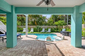 Aqua Vista 4 Bedroom Home by RedAwning