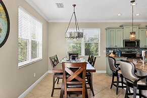 Aqua Vista 4 Bedroom Home by RedAwning