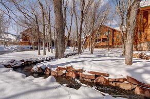 Timber Wolf Lodge 10d 2 Bedroom Condo by RedAwning