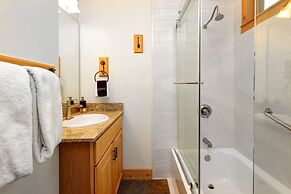 Timber Wolf Lodge 10d 2 Bedroom Condo by RedAwning