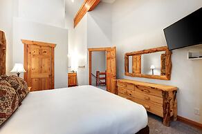 Timber Wolf Lodge 10d 2 Bedroom Condo by RedAwning