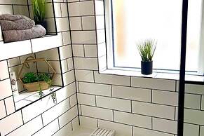 Brand New Coastal Breeze -family Friendly- Parking