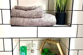 Brand New Coastal Breeze -family Friendly- Parking