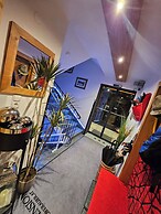 Flo's Design Suite, Rooms & Breakfast