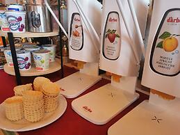 Flo's Design Suite, Rooms & Breakfast