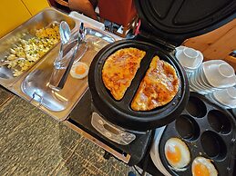 Flo's Design Suite, Rooms & Breakfast