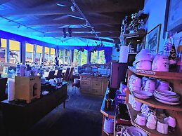 No1 - Flo's Rooms & Breakfast