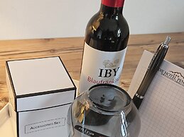 Flo's Design Suite, Rooms & Breakfast