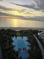 Arena Cam Ranh Beachfront Condotel