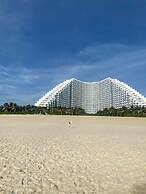 Arena Cam Ranh Beachfront Condotel