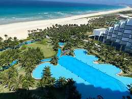 Arena Cam Ranh Beachfront Condotel