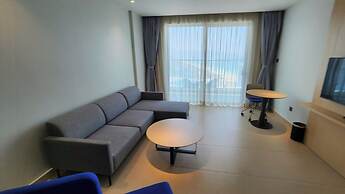 Arena Cam Ranh Beachfront Condotel