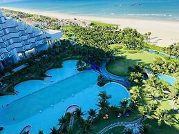 Arena Cam Ranh Beachfront Condotel