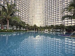 Arena Cam Ranh Beachfront Condotel