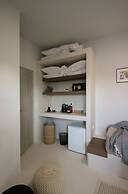 Airy suites santorini
