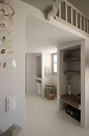 Airy suites santorini