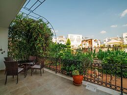 Sunny and Family Friendly Apartment Directly at the Pool