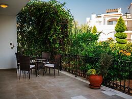 Sunny and Family Friendly Apartment Directly at the Pool