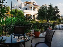 Sunny and Family Friendly Apartment Directly at the Pool