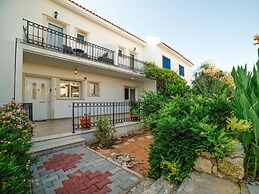 Sunny and Family Friendly Apartment Directly at the Pool