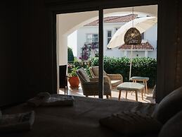 Sunny and Family Friendly Apartment Directly at the Pool