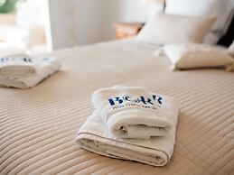 Sunny and Family Friendly Apartment Directly at the Pool