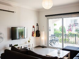 Sunny and Family Friendly Apartment Directly at the Pool