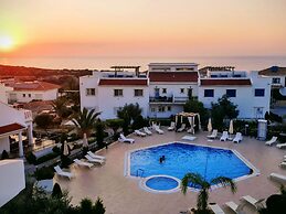 Sunny and Family Friendly Apartment Directly at the Pool