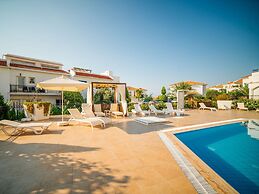 Sunny and Family Friendly Apartment Directly at the Pool