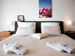 Sunny and Family Friendly Apartment Directly at the Pool