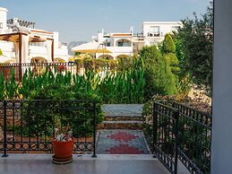 Sunny and Family Friendly Apartment Directly at the Pool