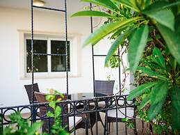 Sunny and Family Friendly Apartment Directly at the Pool