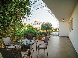 Sunny and Family Friendly Apartment Directly at the Pool