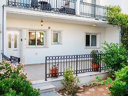 Sunny and Family Friendly Apartment Directly at the Pool