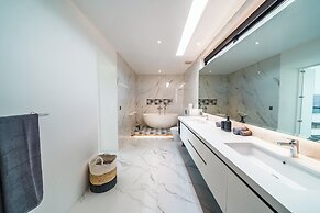 Villa Blue Water by GORO