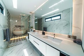 Villa Blue Water by GORO