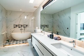 Villa Blue Water by GORO