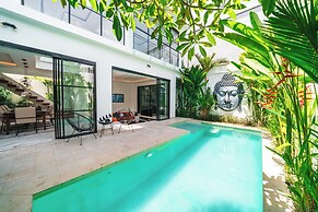 Villa Blue Water by GORO