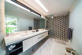 Villa Blue Water by GORO