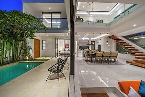 Villa Blue Water by GORO