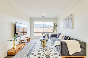 StayAU Charming 4BR Retreat Wyndham Vale