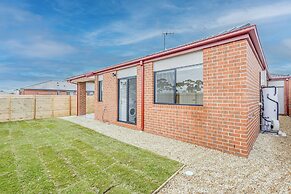 StayAU Charming 4BR Retreat Wyndham Vale