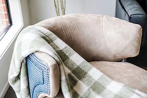 StayAU Charming 4BR Retreat Wyndham Vale