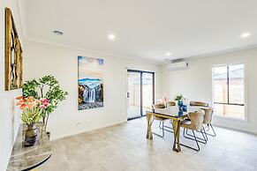 StayAU Charming 4BR Retreat Wyndham Vale