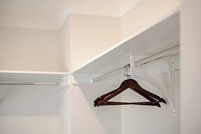 StayAU Charming 4BR Retreat Wyndham Vale