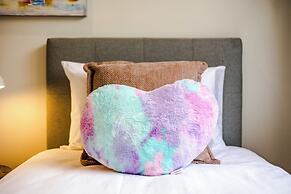 StayAU Charming 4BR Retreat Wyndham Vale