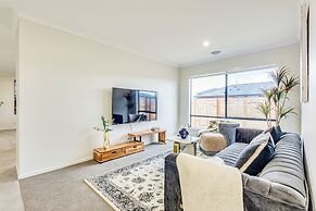 StayAU Charming 4BR Retreat Wyndham Vale