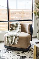 StayAU Charming 4BR Retreat Wyndham Vale